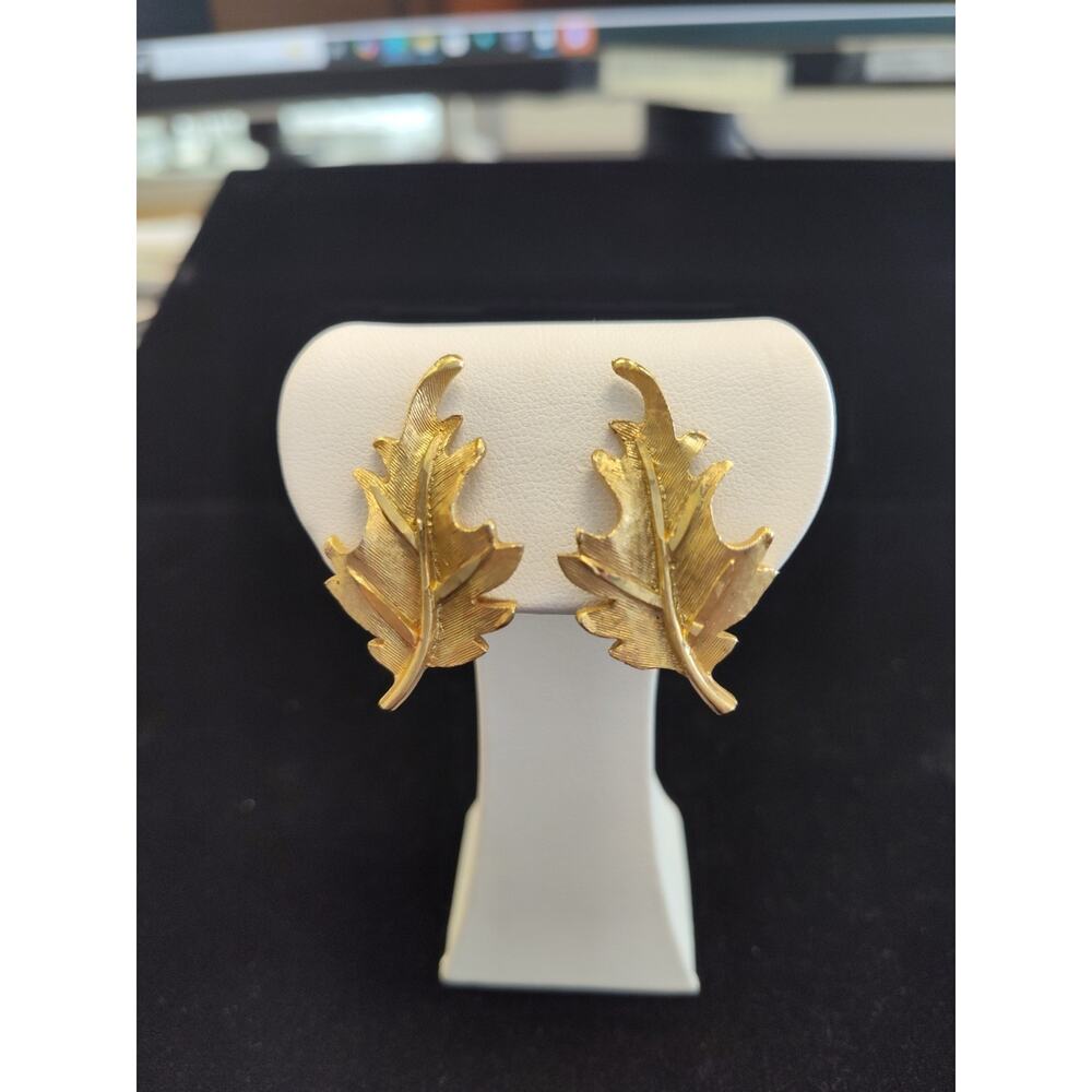 Vintage Mid-Century B.S.K. Signed Gold color Leaf Shaped Clip-On Earrings